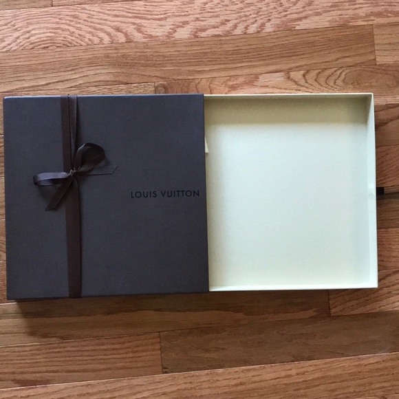 Brown Louis Vuitton Box - Picture 2 of 3